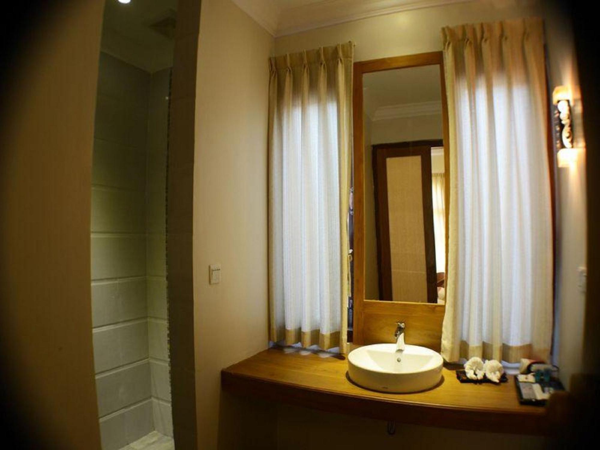Manisanda Hotel Bagan Exterior photo