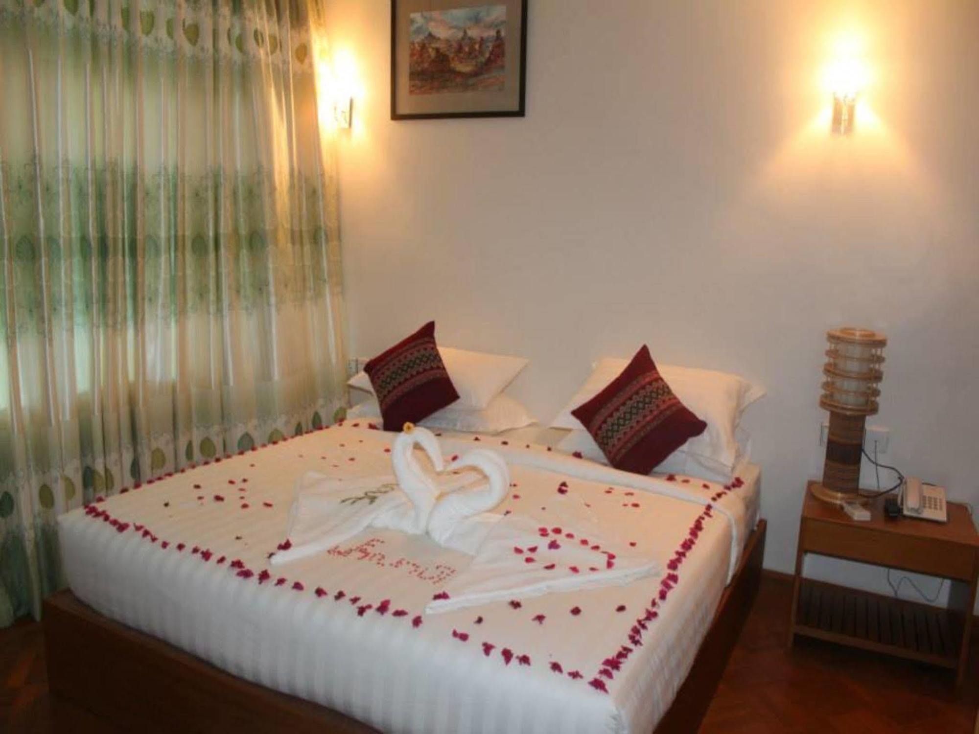 Manisanda Hotel Bagan Exterior photo